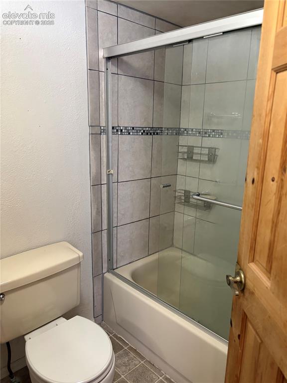 Image 13 of 23: Tub/Shower Combo