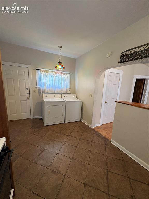 Image 21 of 23: Washer/Dryer included