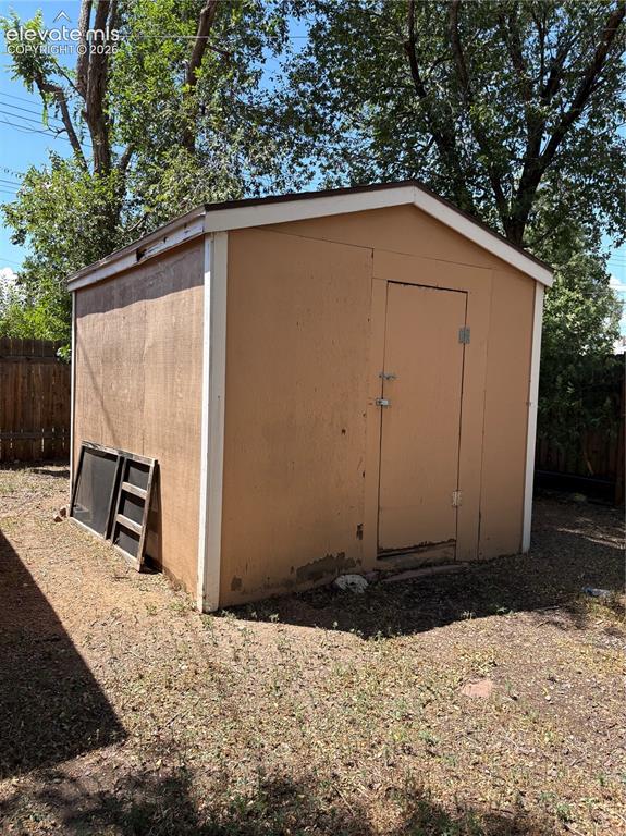 Image 23 of 23: Great storage shed for those extra items!