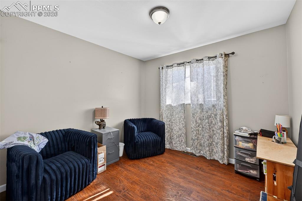 Image 13 of 24: Sitting Room