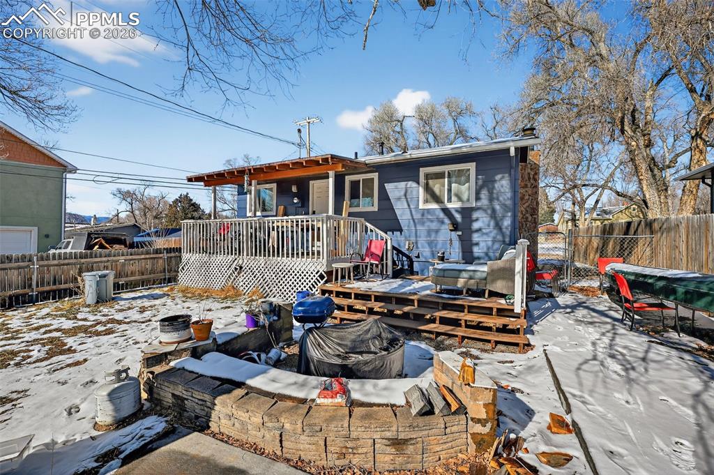 Image 20 of 24: Back of Structure