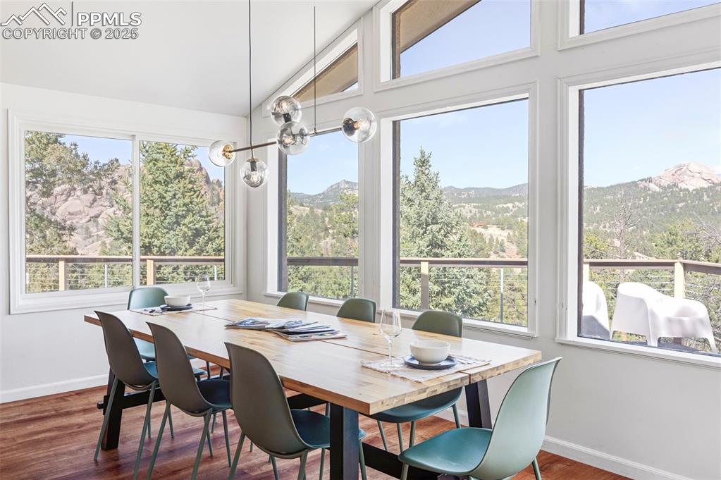 Image 12 of 35: Dining Area