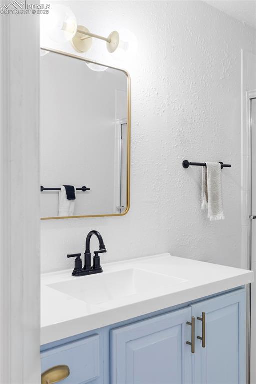 Image 19 of 35: Bathroom
