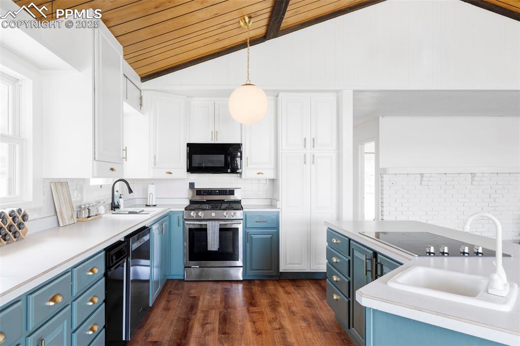 Image 8 of 35: Kitchen