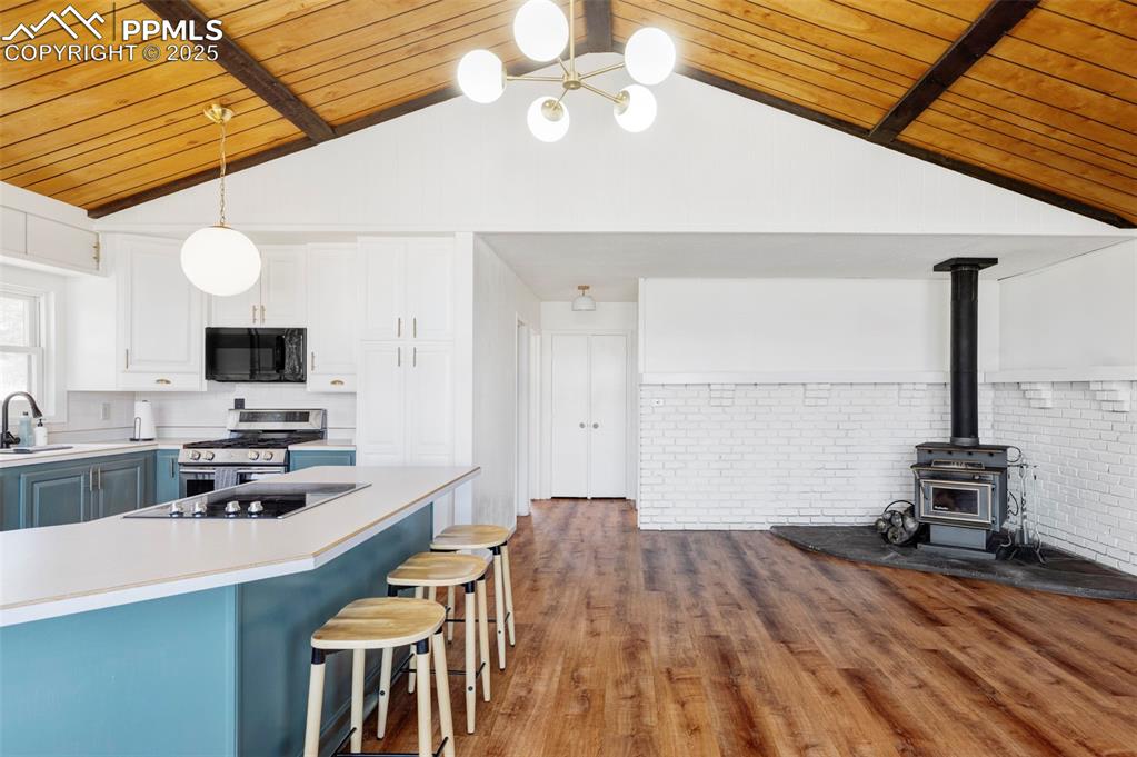 Image 9 of 35: Kitchen