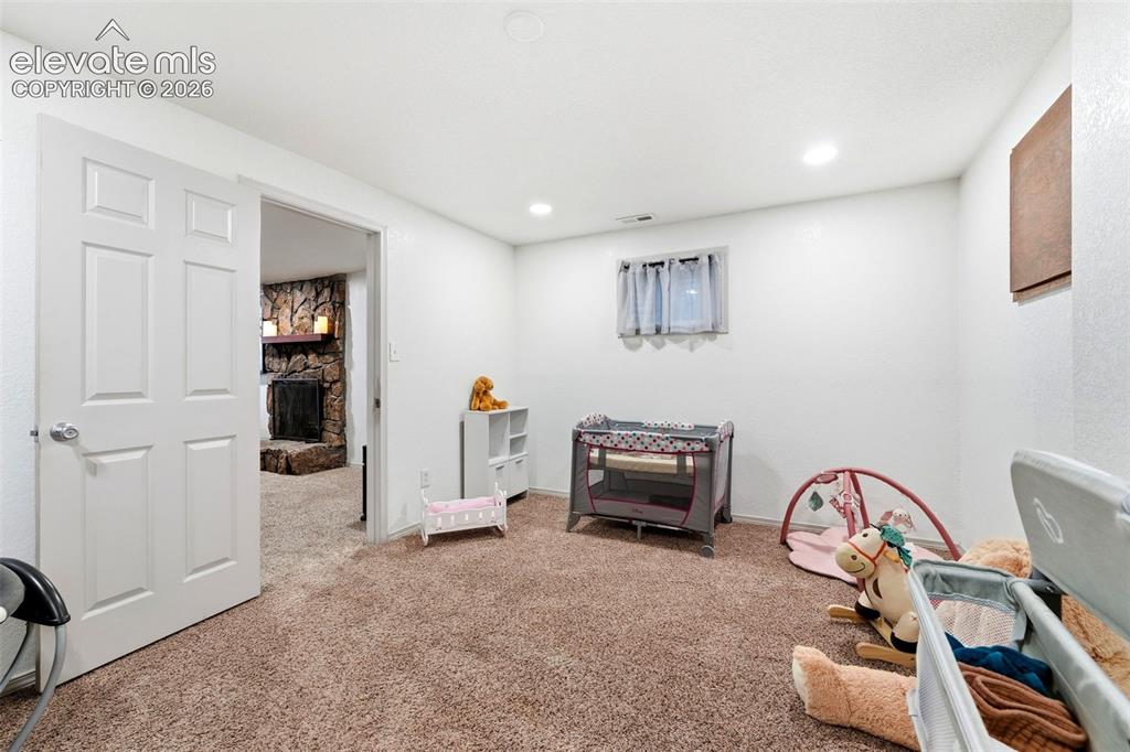 Image 34 of 42: basement bedrom/ Play room
