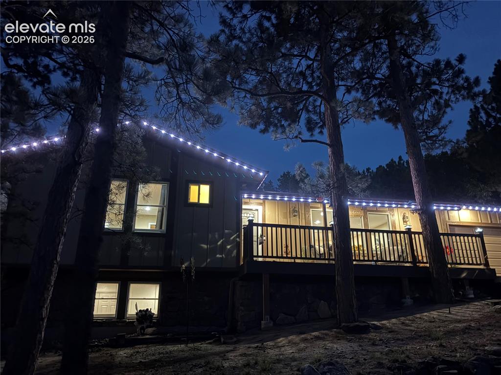 Image 42 of 42: Adjustable exterior lighting