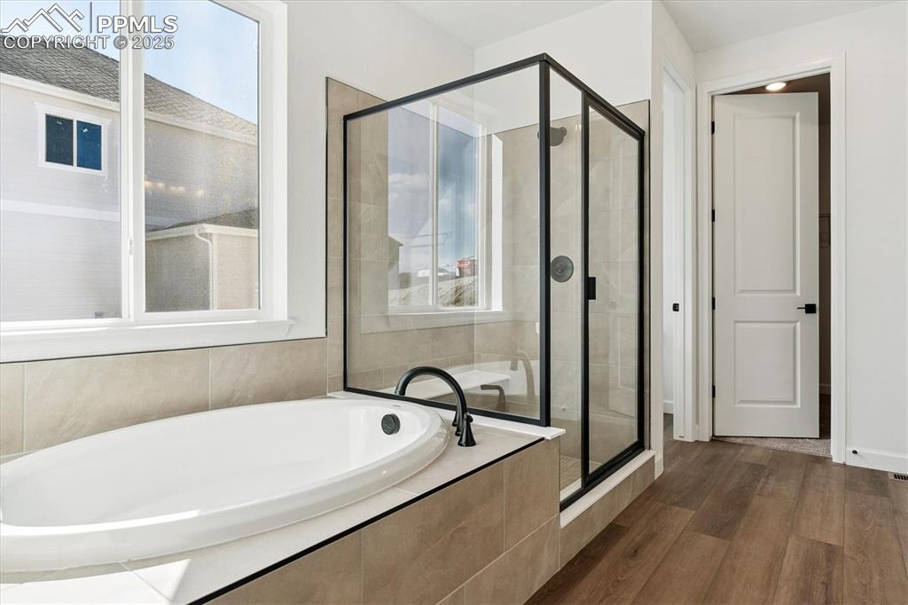 Image 14 of 20: Bathroom