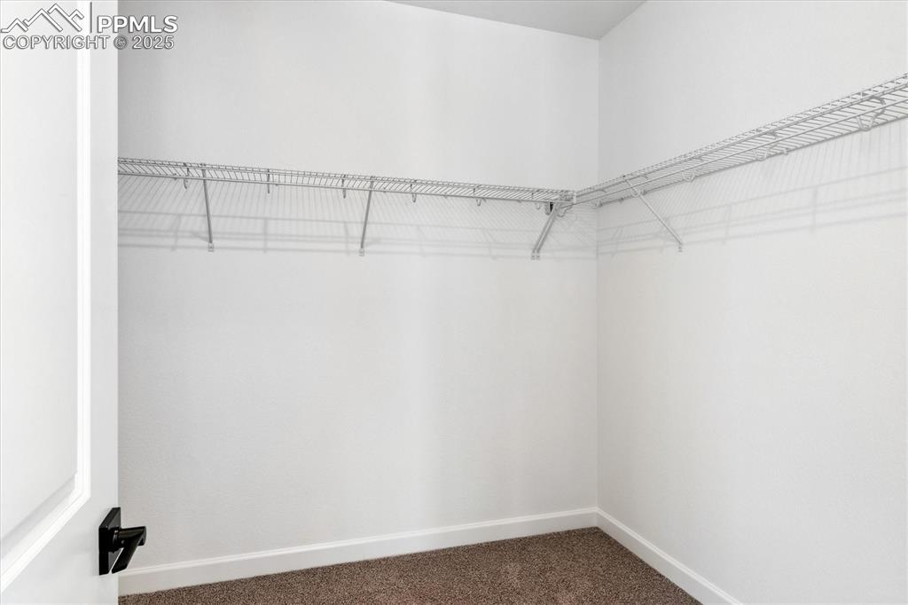 Image 17 of 20: Closet