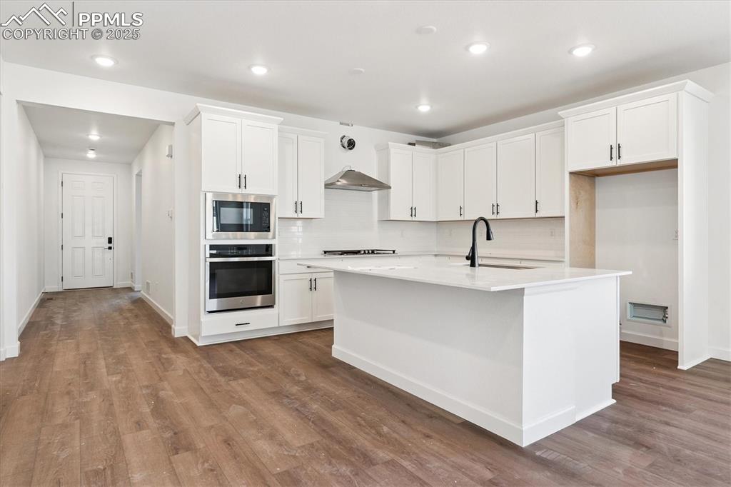 Image 5 of 20: Kitchen