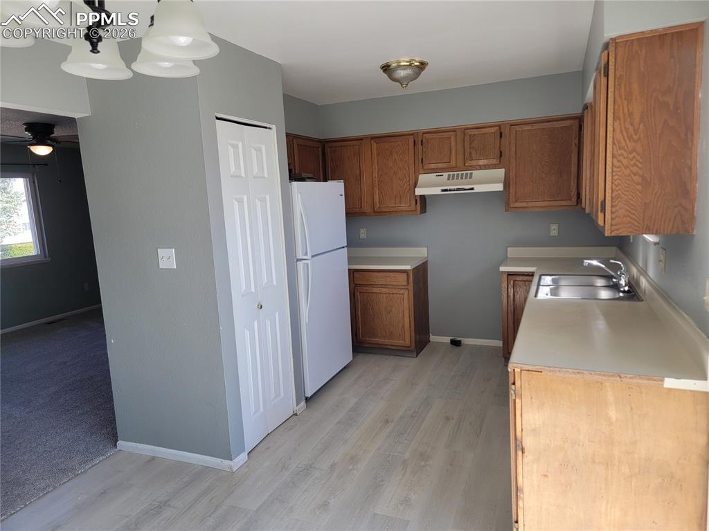 Image 11 of 21: Kitchen