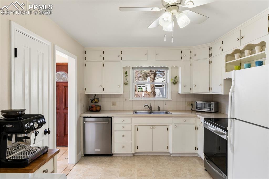 Image 10 of 29: Kitchen