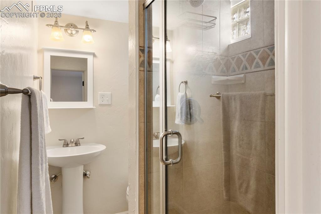 Image 15 of 29: Bathroom