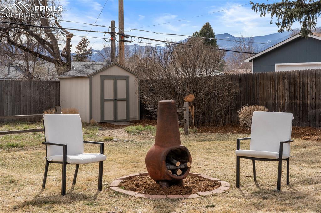 Image 17 of 29: Yard