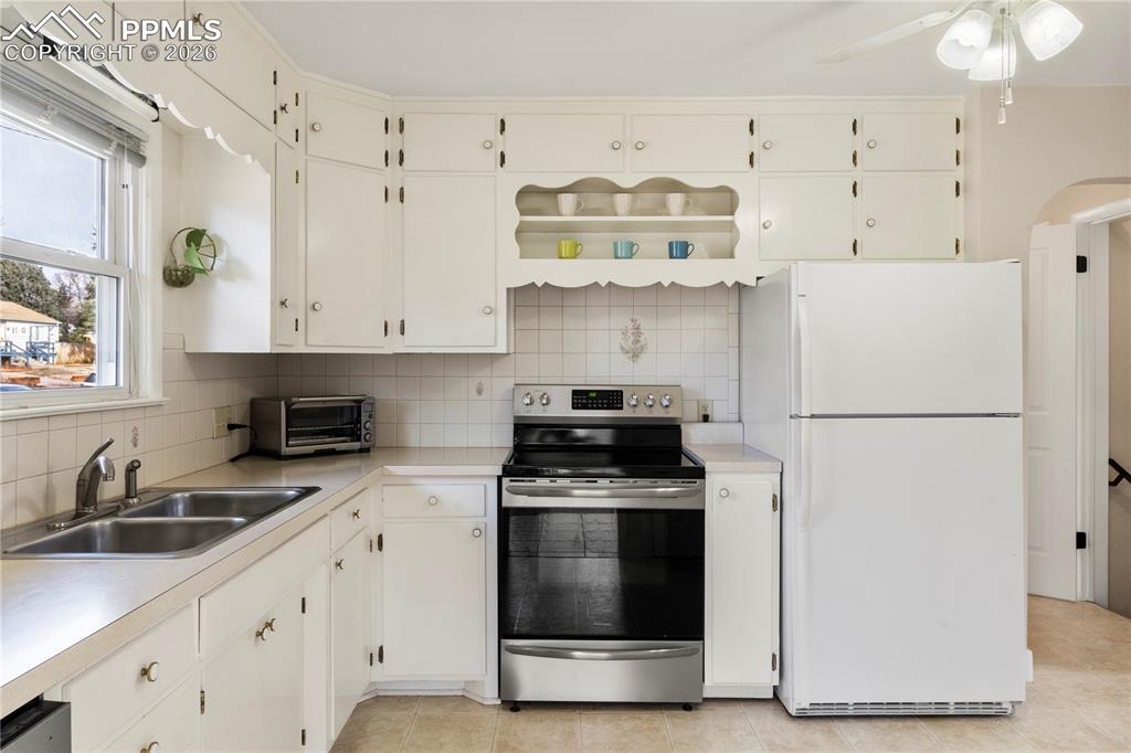 Image 2 of 29: Kitchen