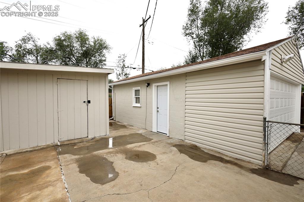 Image 25 of 27: View of outbuilding