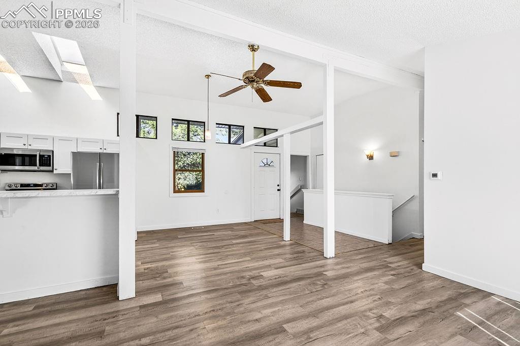 Image 14 of 49: Living Room