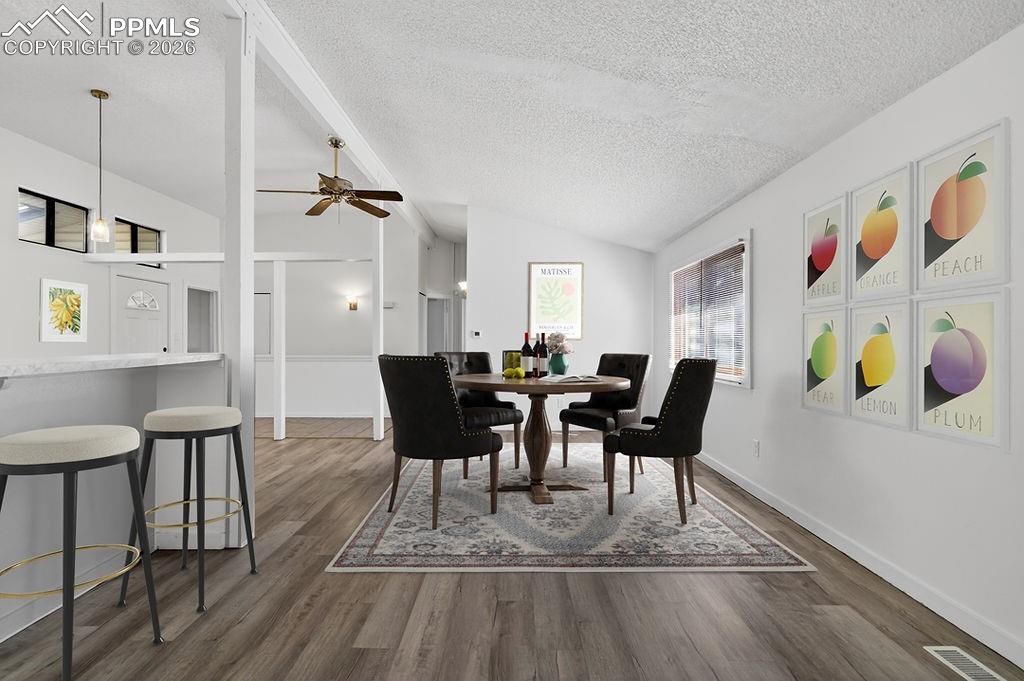 Image 15 of 49: Dining Area