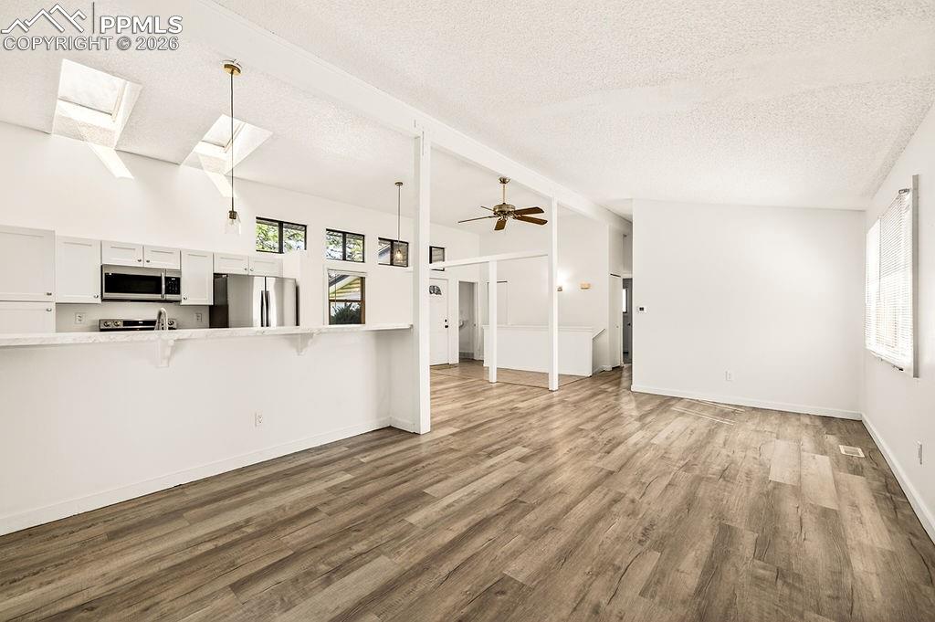 Image 16 of 49: Living Room