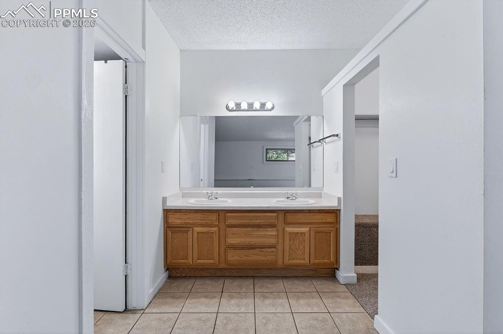 Image 28 of 49: Bathroom