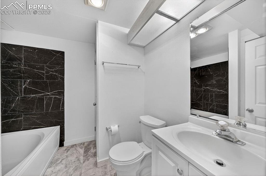 Image 37 of 49: Bathroom