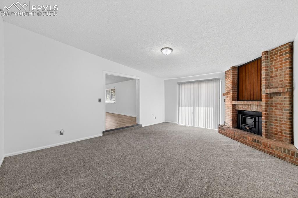 Image 38 of 49: Living Room