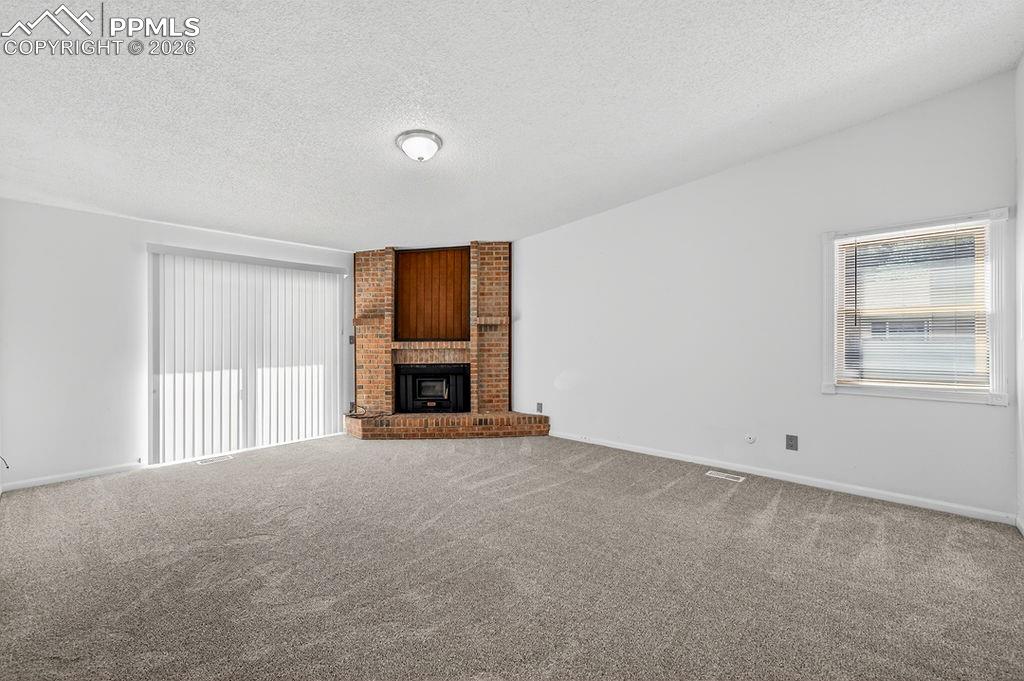 Image 39 of 49: Living Room