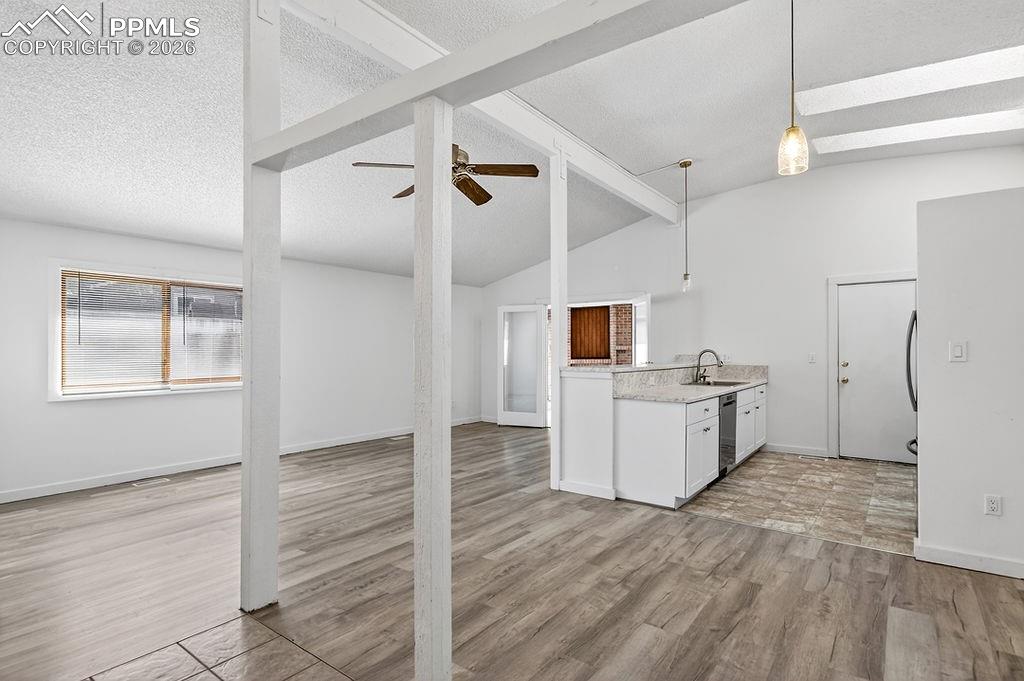 Image 4 of 49: Kitchen