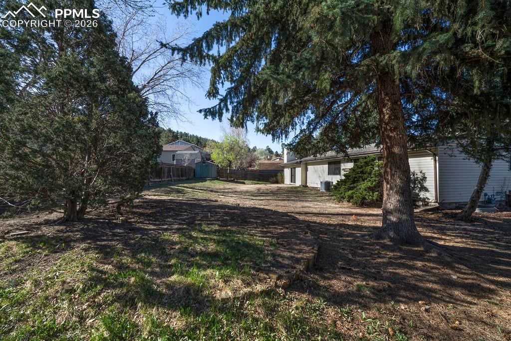 Image 46 of 49: Yard