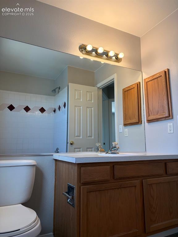 Image 17 of 29: Bedroom