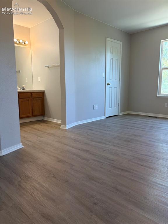 Image 9 of 29: Kitchen
