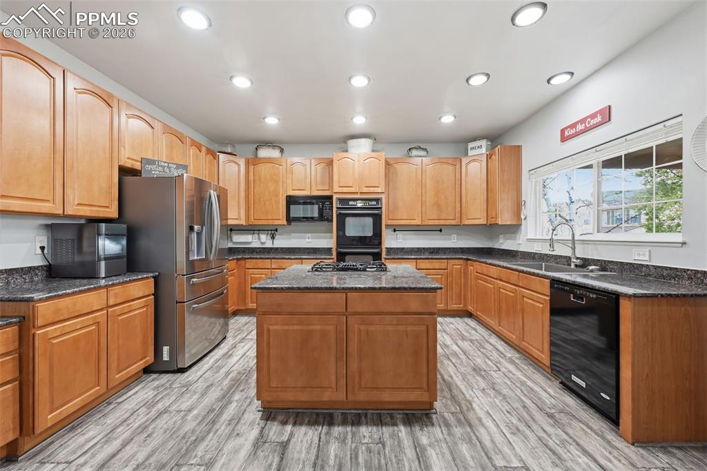 Image 10 of 38: Kitchen
