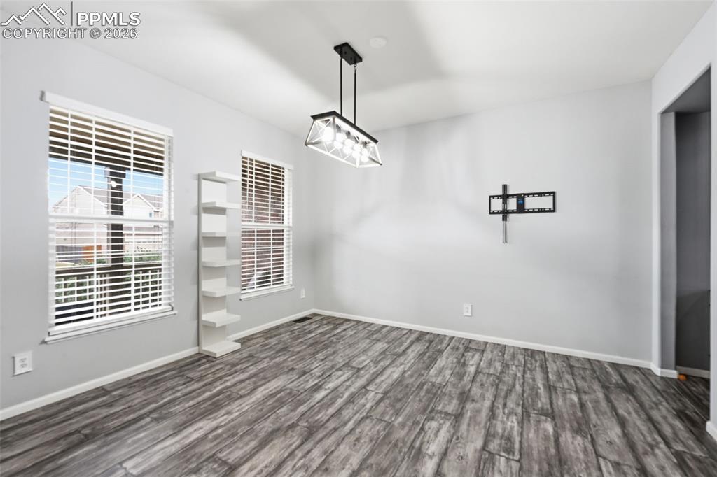 Image 15 of 38: Dining Area