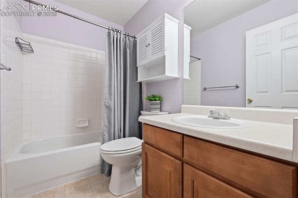 Image 26 of 38: Bathroom
