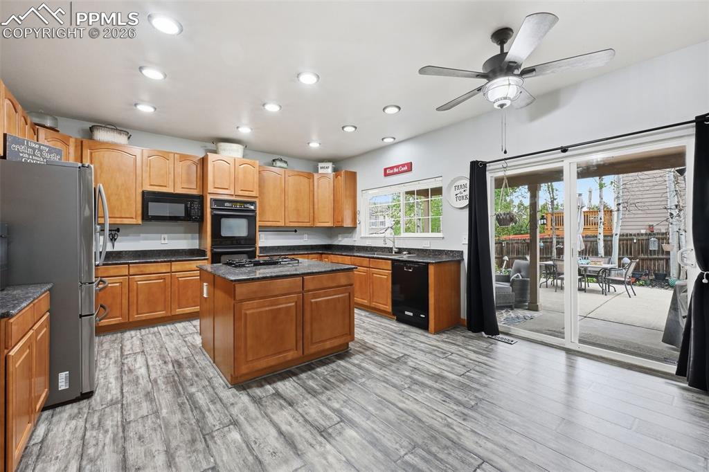 Image 9 of 38: Kitchen