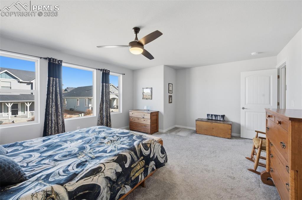 Image 17 of 33: Bedroom