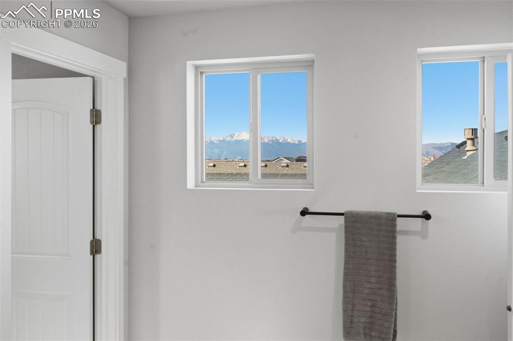 Image 19 of 33: Bathroom