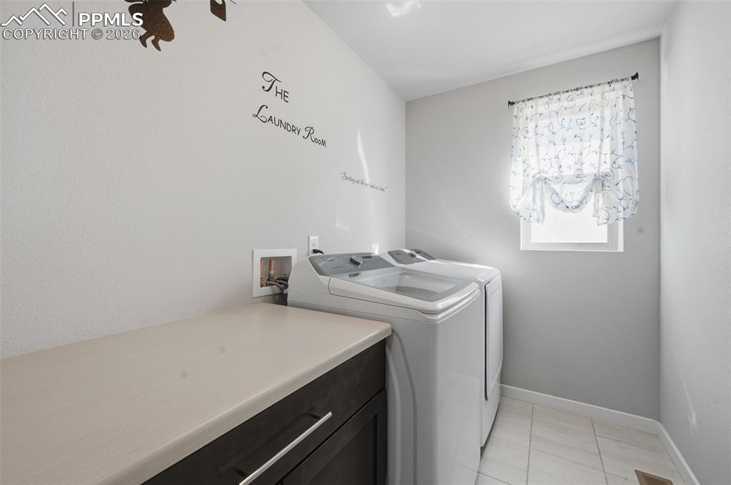 Image 27 of 33: Laundry