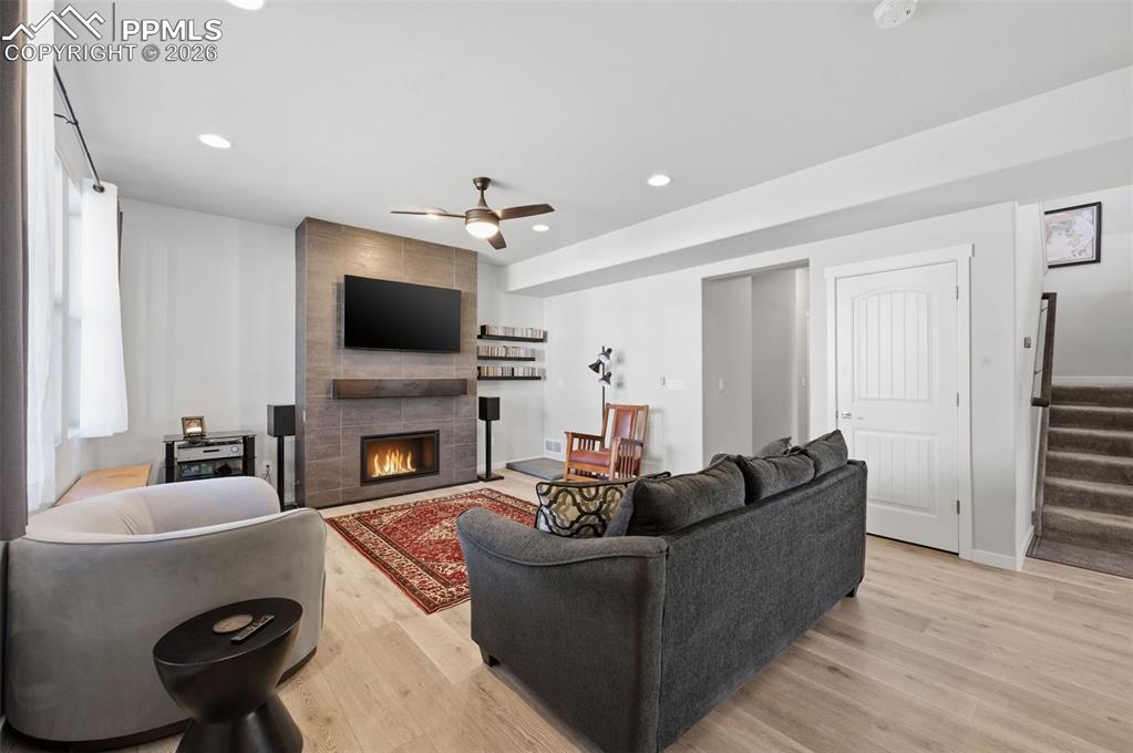 Image 3 of 33: Living Room