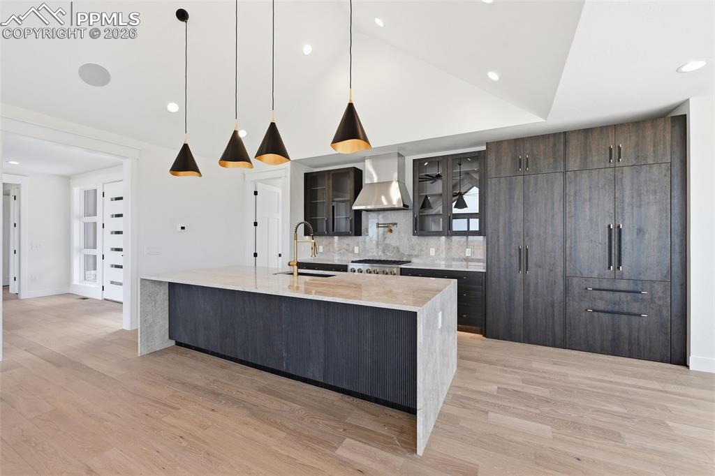 Image 11 of 50: Kitchen