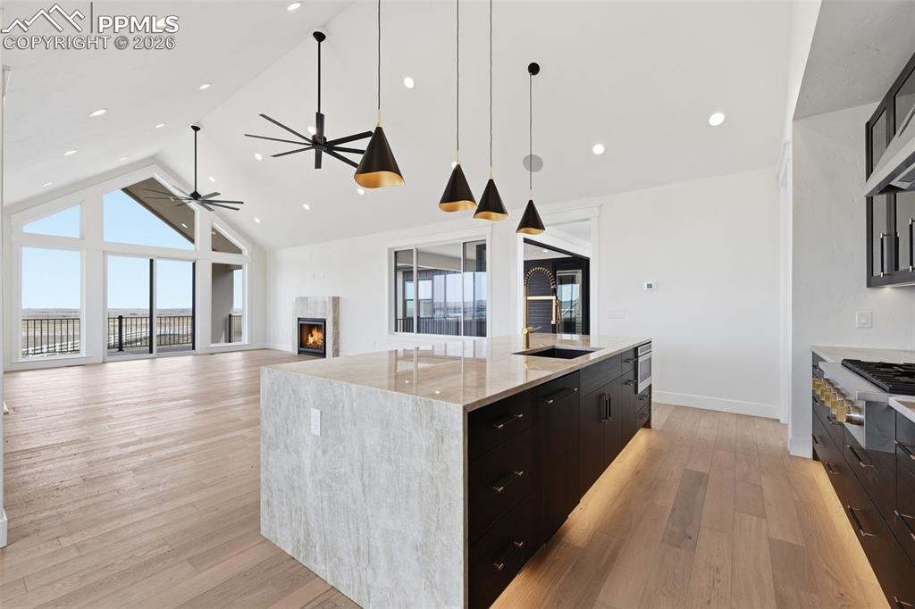 Image 16 of 50: Kitchen