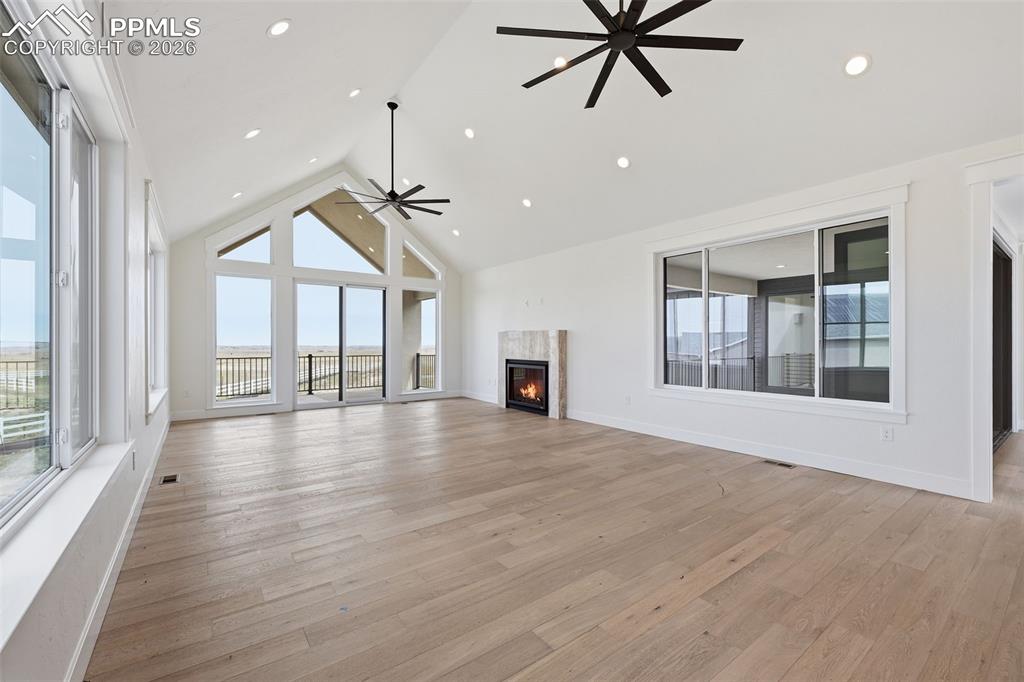 Image 17 of 50: Living Room