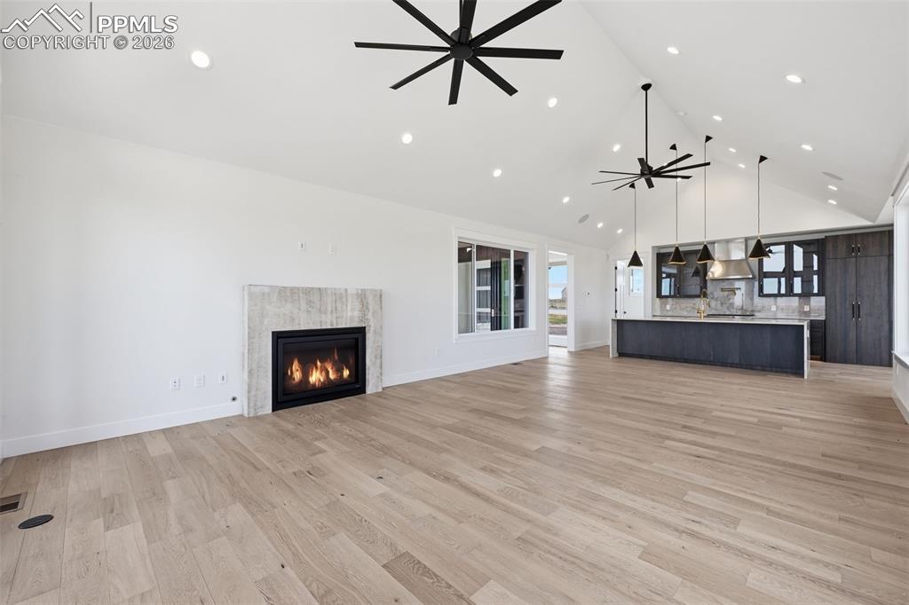 Image 20 of 50: Living Room