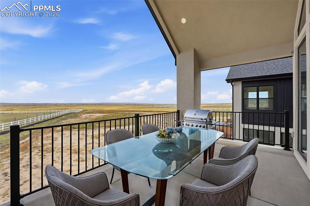 Image 21 of 50: Balcony