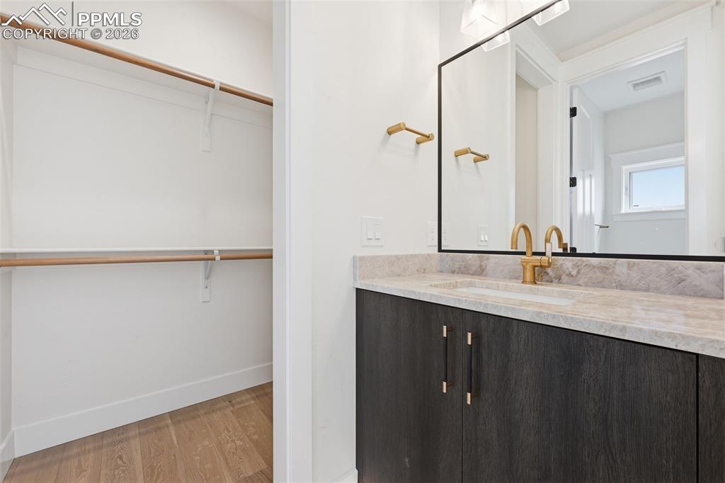 Image 24 of 50: Bathroom