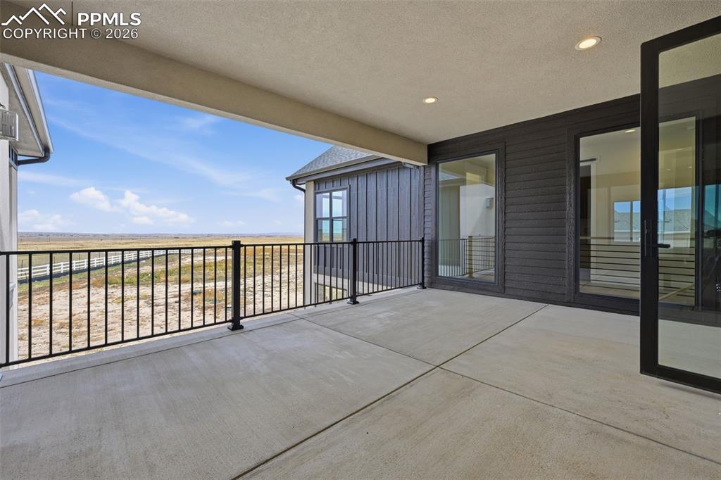 Image 25 of 50: Balcony