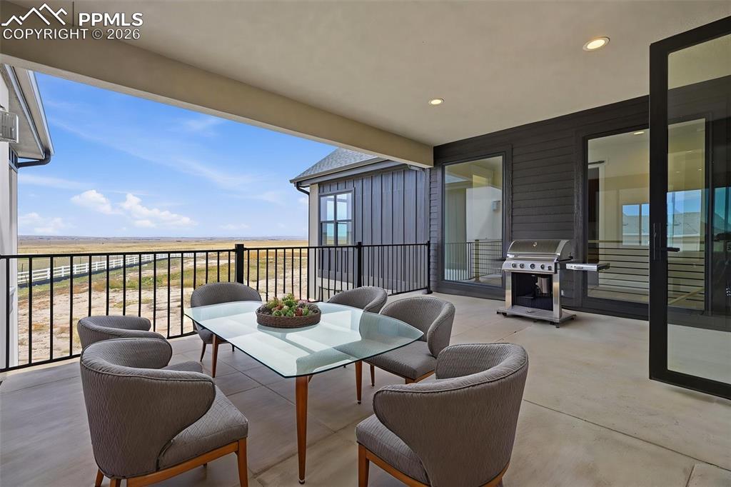 Image 26 of 50: Balcony