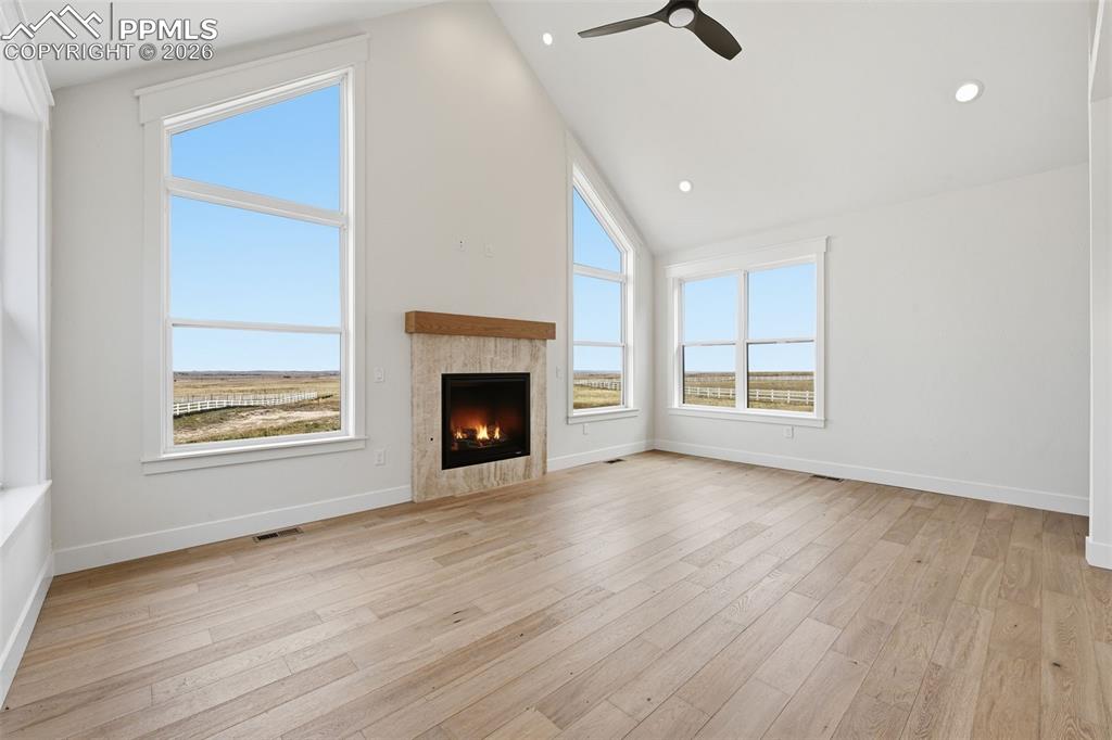 Image 32 of 50: Living Room