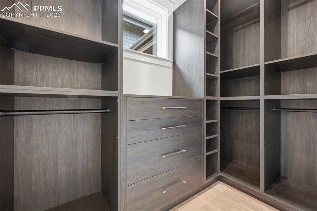 Image 38 of 50: Closet