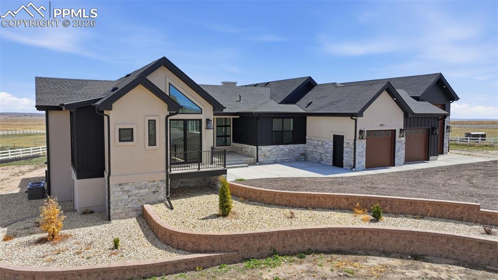 Image 4 of 50: Front of Structure